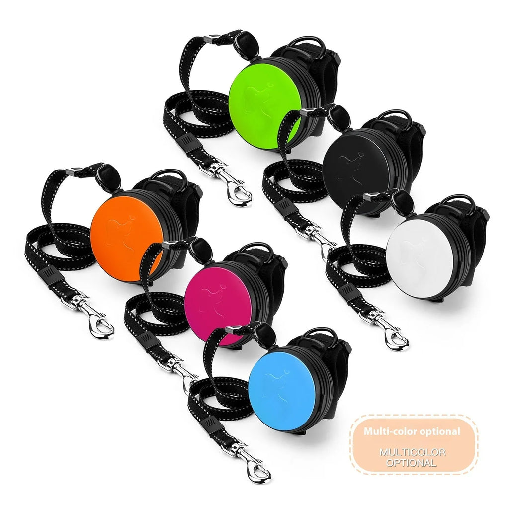 Automatic retractable dog leash extended to 3 metres with locking button on handle