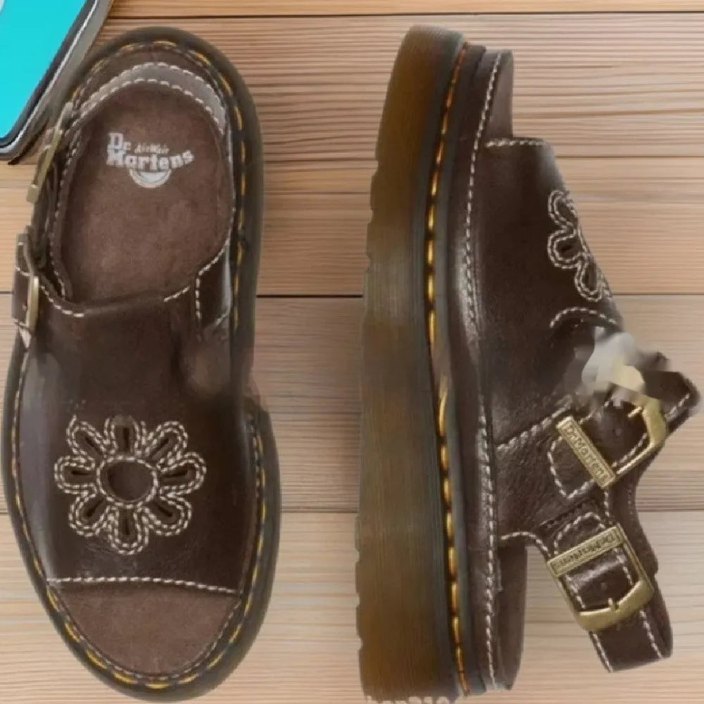 Men's black embroidered beach sandals with floral pattern on flat heel PU construction