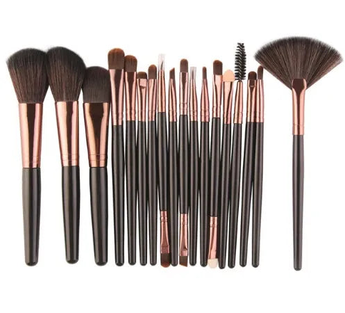 MAANGE 18 piece makeup brush set with fan-shaped brushes for contouring and blending
