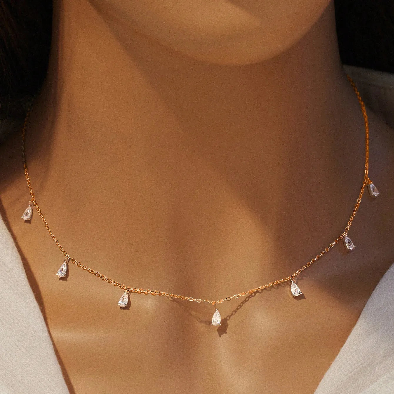 Women's adjustable 925 silver necklace with a drop-shaped pendant on an O-chain in silver, rose gold, or golden yellow finish.
