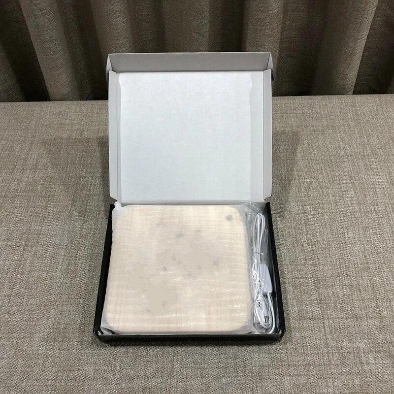 Pine wood USB-powered LED atmosphere lamp with warm white light, dimensions 19x19x3cm.