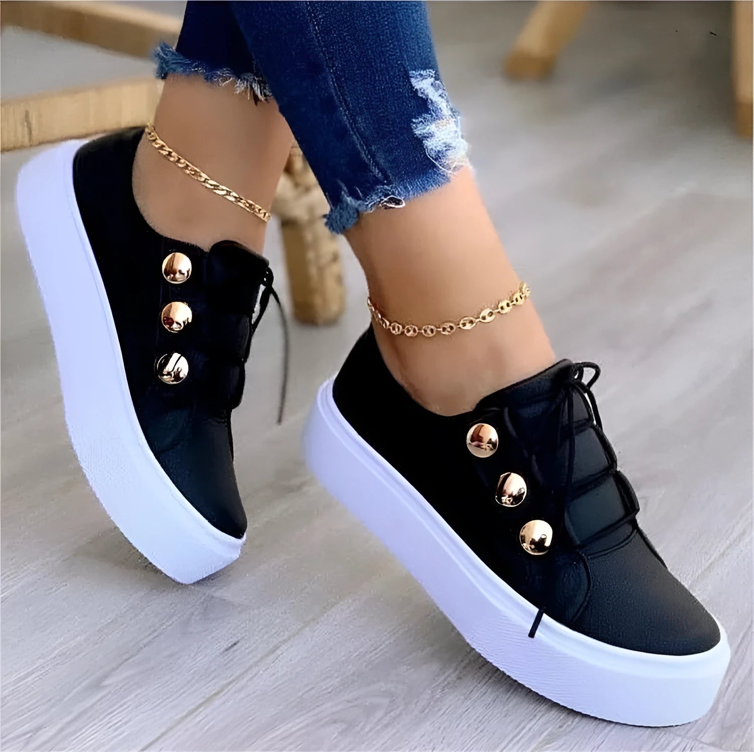 Women's white lace-up flats sneakers with rivet decoration and round toe design