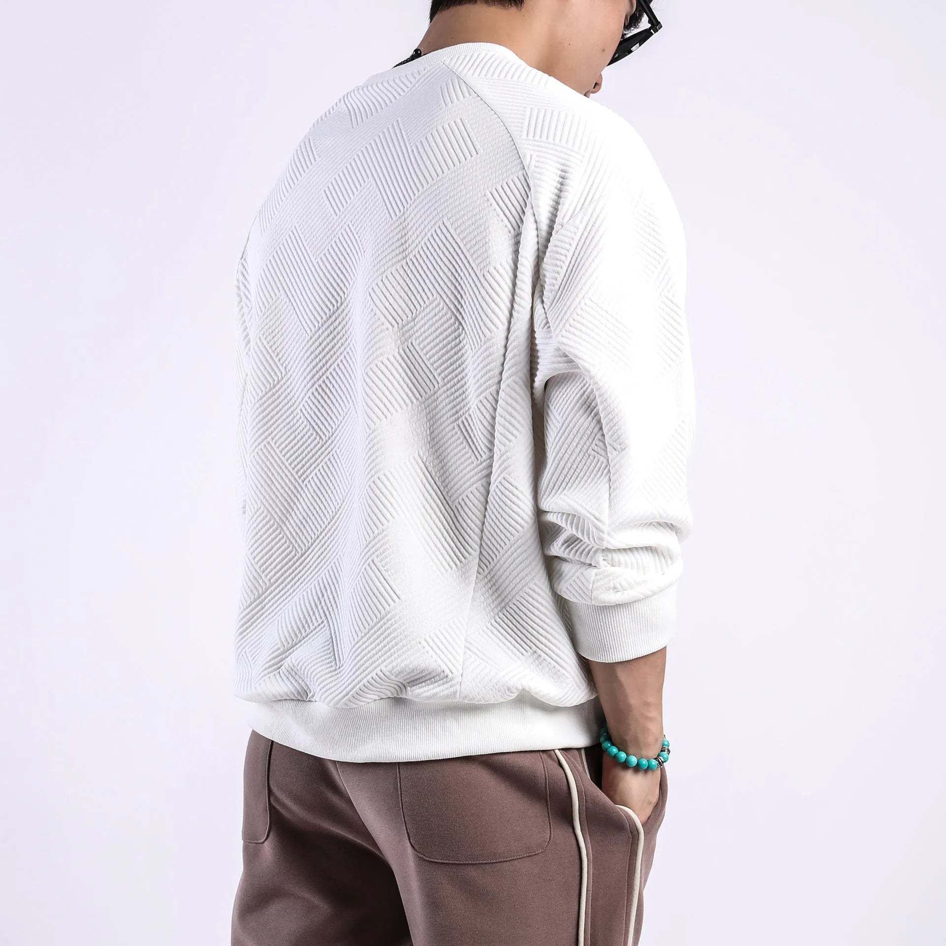 Men's loose fit twill jacquard pullover sweater in solid colours with round neck and long sleeves