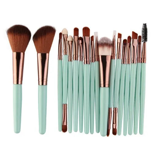 MAANGE 18 piece makeup brush set with fan-shaped brushes for contouring and blending