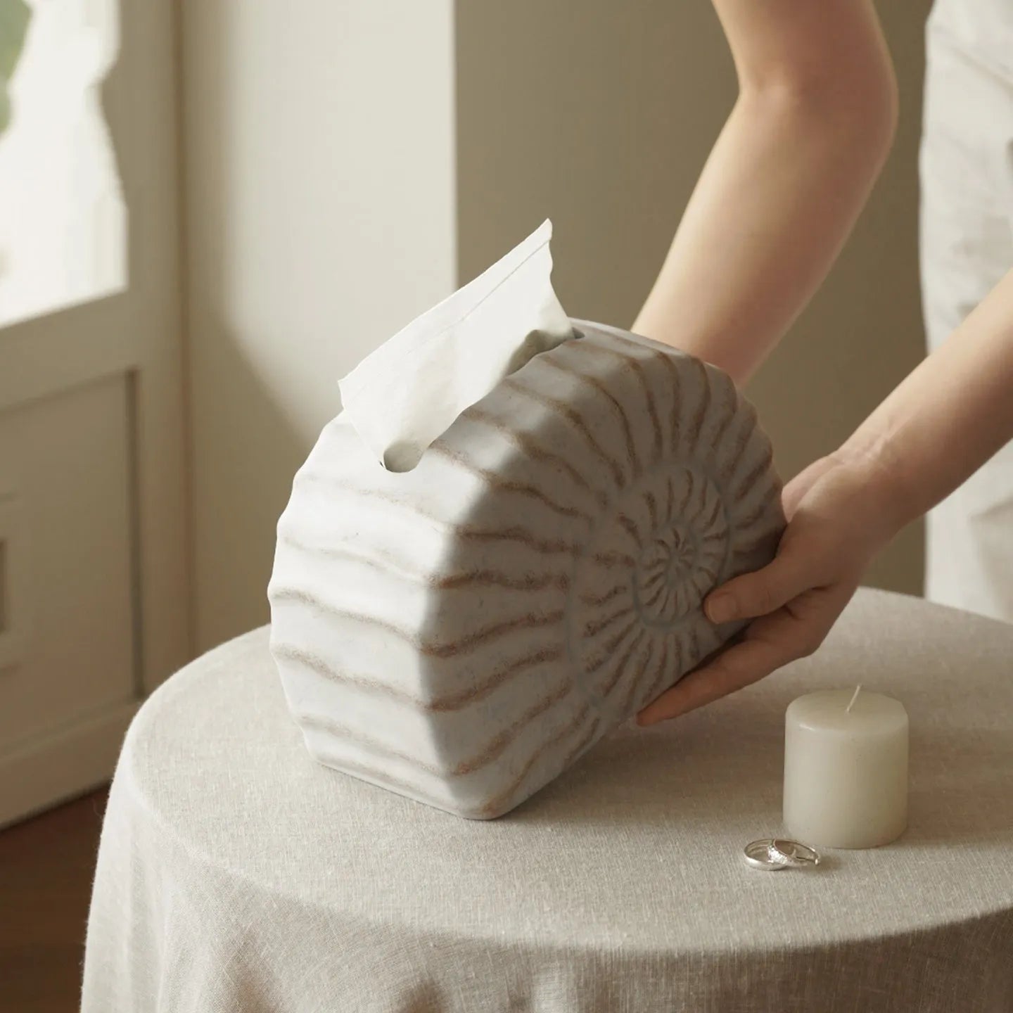 White resin tissue box with conch shell design, modern style, 24cm wide.