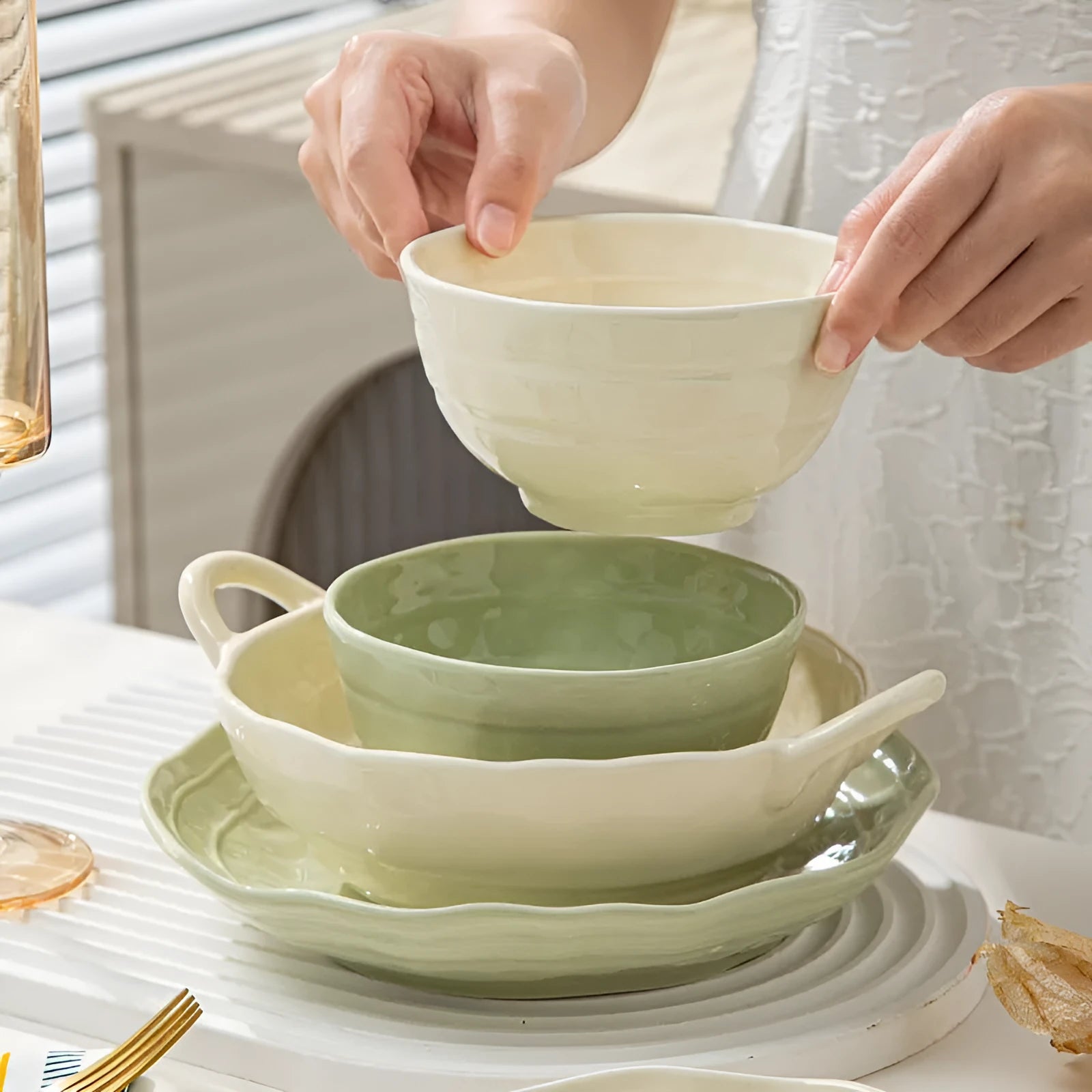 Seven-piece solid colour ceramic dinner plate and bowl set in boxed packaging.