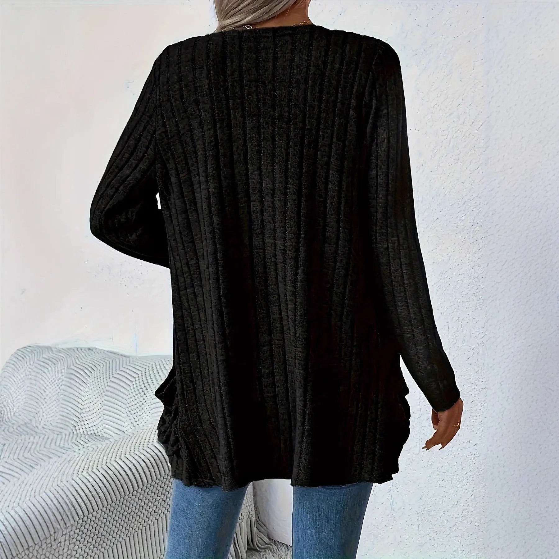 Solid colour long sleeve cardigan with front pockets in a loose fit, shown in grey.