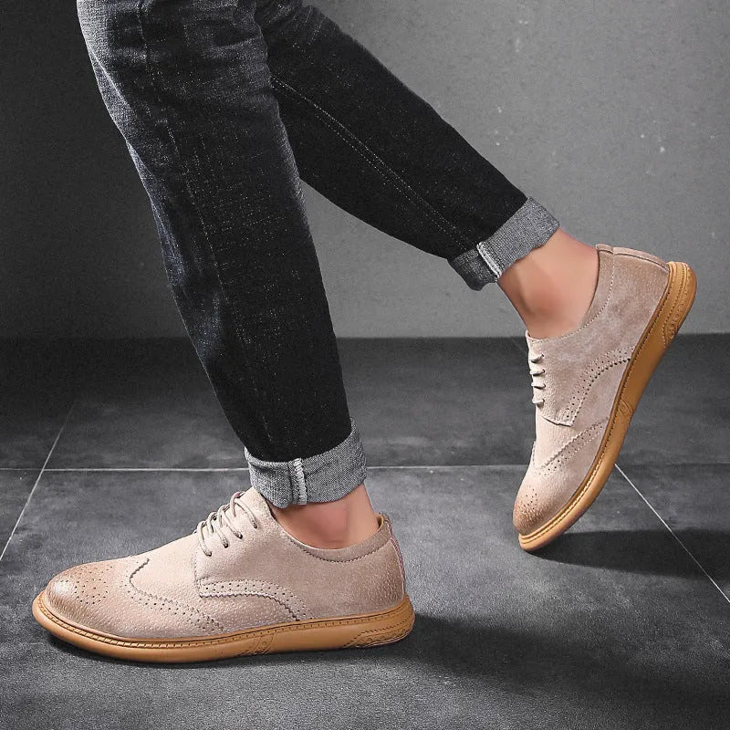 Men's low-top leather business shoes in black with lace-up front and rubber sole