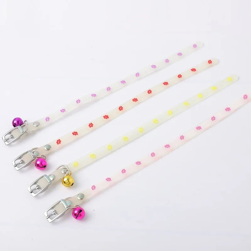 Luminous adjustable cat collar with bell in silicone and metal, showing paw print design for night visibility.