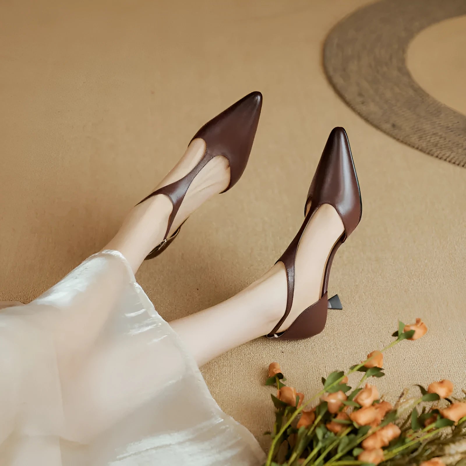 Women's vintage brown high-heel shoes with pointed toe in cowhide leather