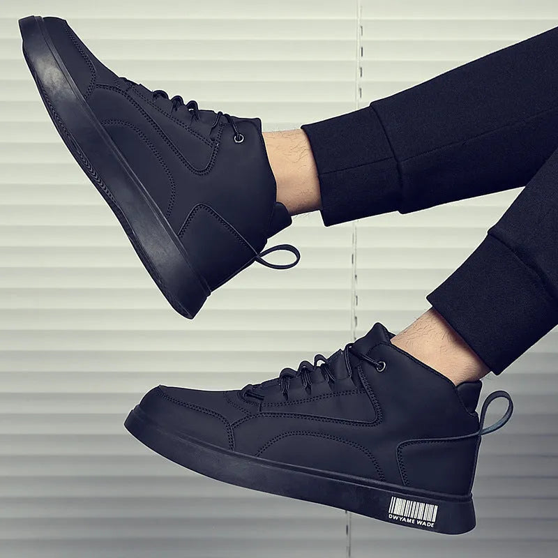 Men's white low-heel casual board shoes with round toe and flat rubber sole.