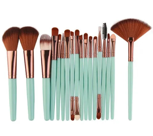 MAANGE 18 piece makeup brush set with fan-shaped brushes for contouring and blending