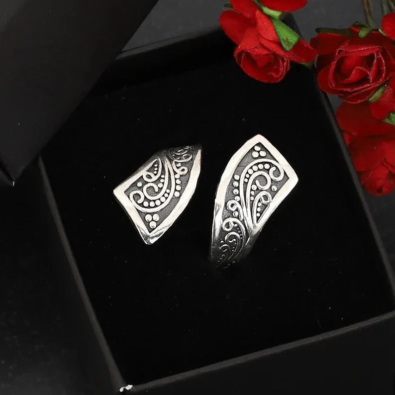 Silver-colour adjustable opening women's ring with retro minimalist design on white background