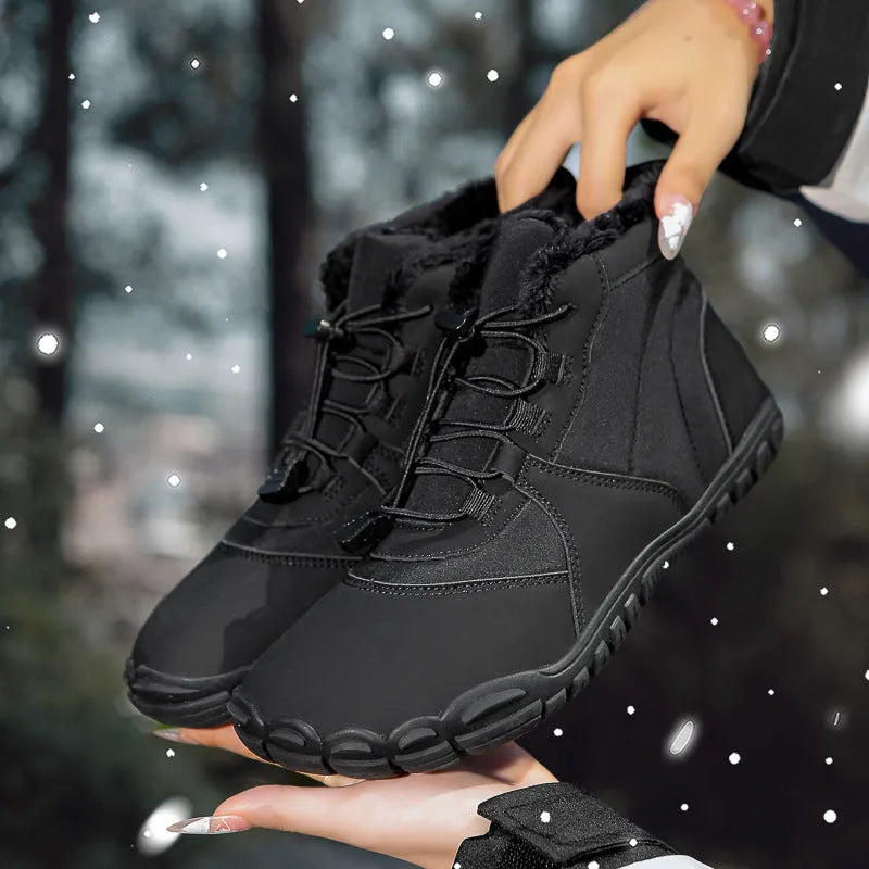 Waterproof insulated snow boots with fleece lining and rubber soles in black colour