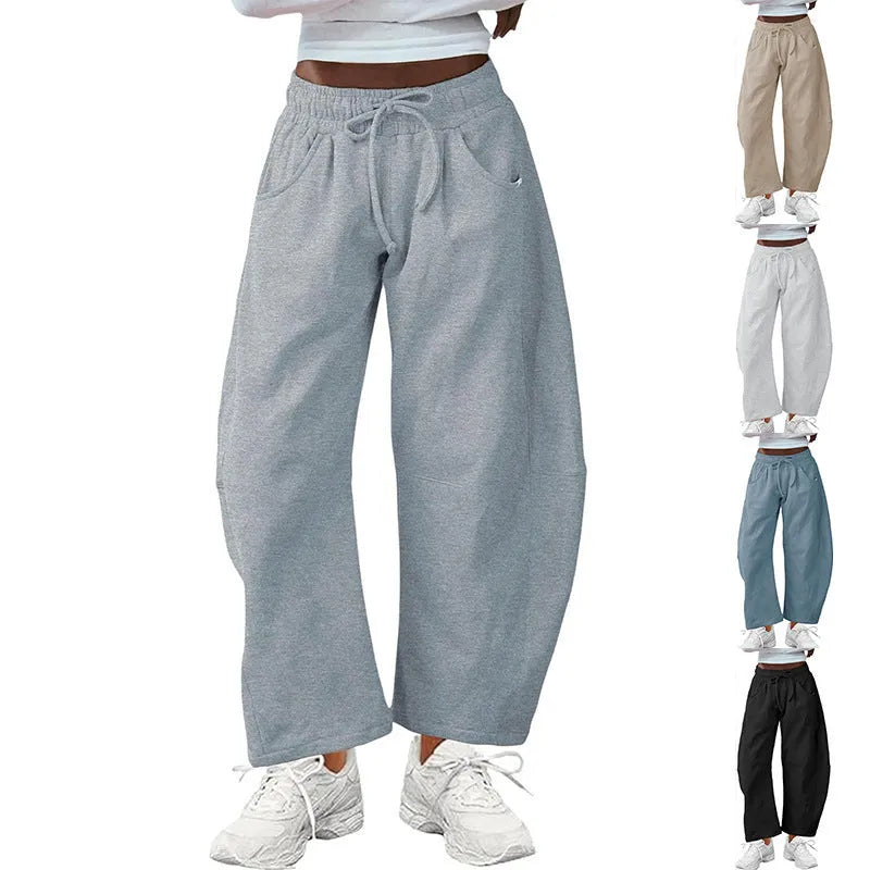 Loose fit cropped sweatpants with elastic drawstring waist in street fashion style