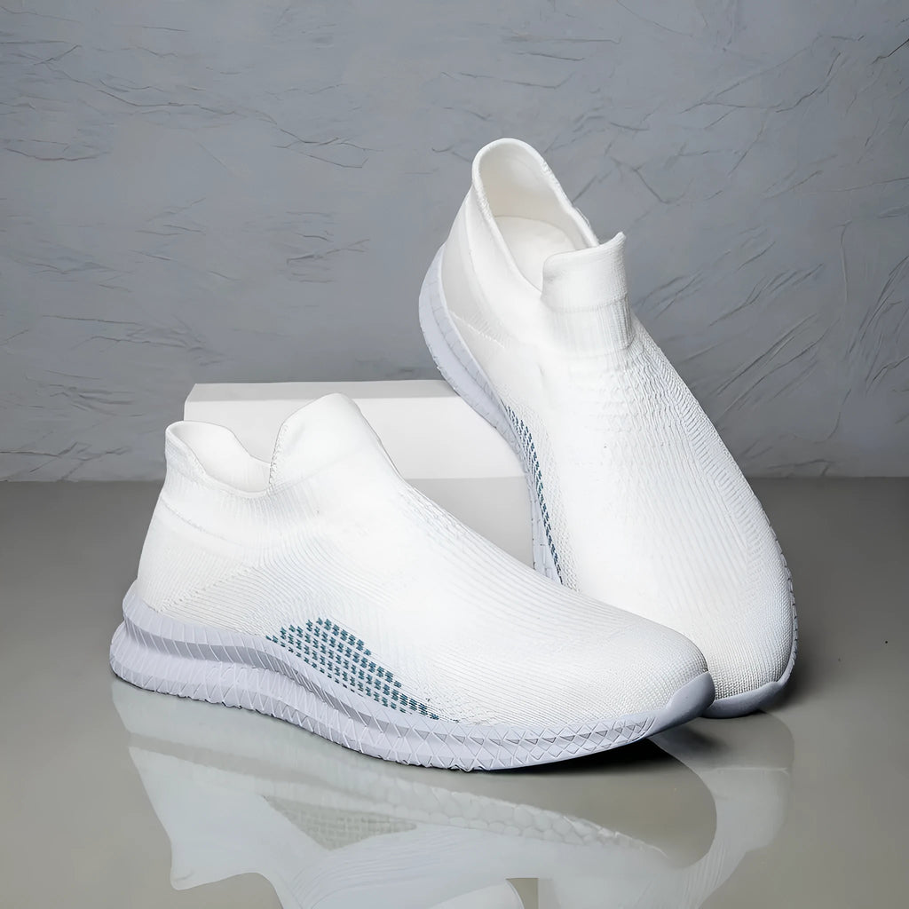 Popcorn Flyknit casual sneaker in fabric with round toe and flat heel on a solid colour background