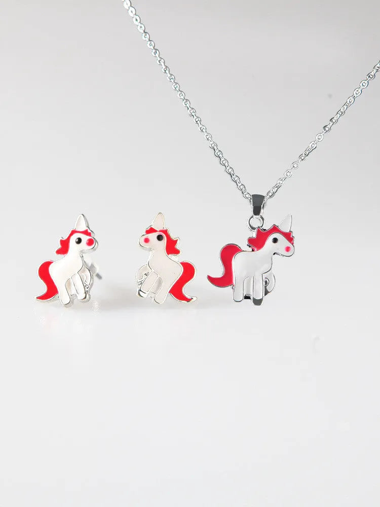 Alloy pony pendant necklace set in gold finish on a 150mm chain