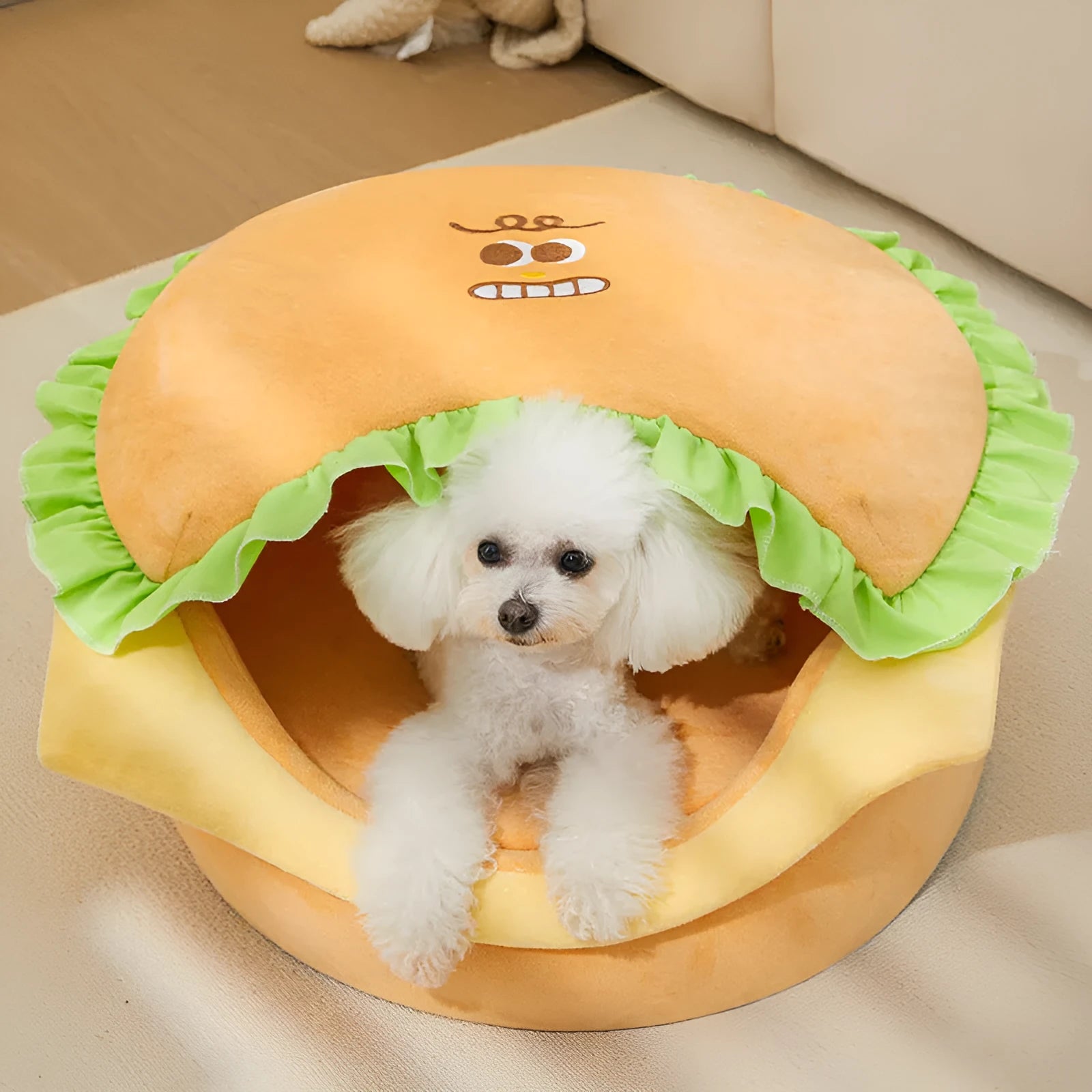 Cat kennel with closed house design and removable cushion, available assembled or disassembled