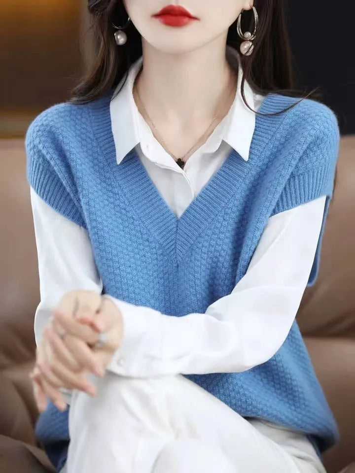 Women's creamy-white V-neck sleeveless vest with 3D knit pattern for commute wear