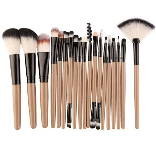 MAANGE 18 piece makeup brush set with fan-shaped brushes for contouring and blending