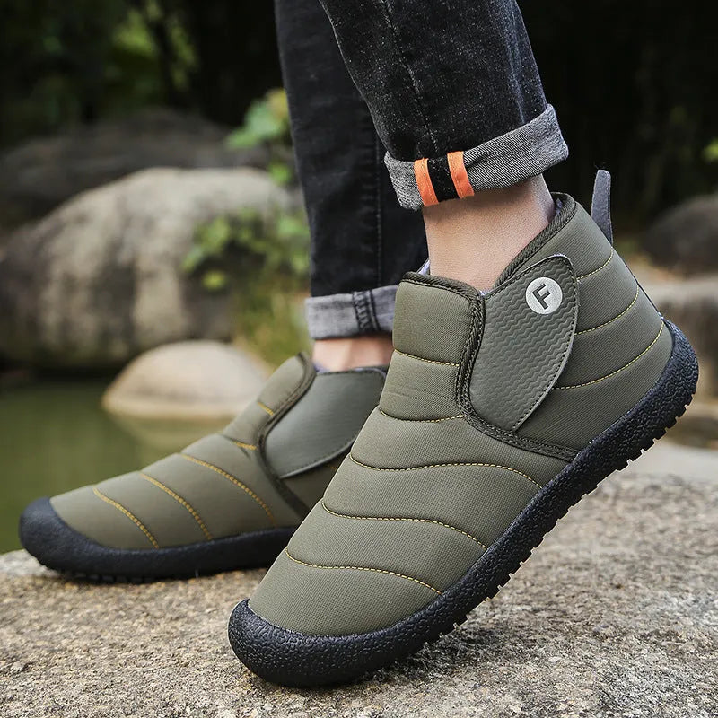 Men's waterproof snow boots with rubber soles and plush lining in black, blue, green, yellow colours