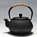 Japanese cast iron teapot with decorative pattern and enamel interior, 0.9L capacity