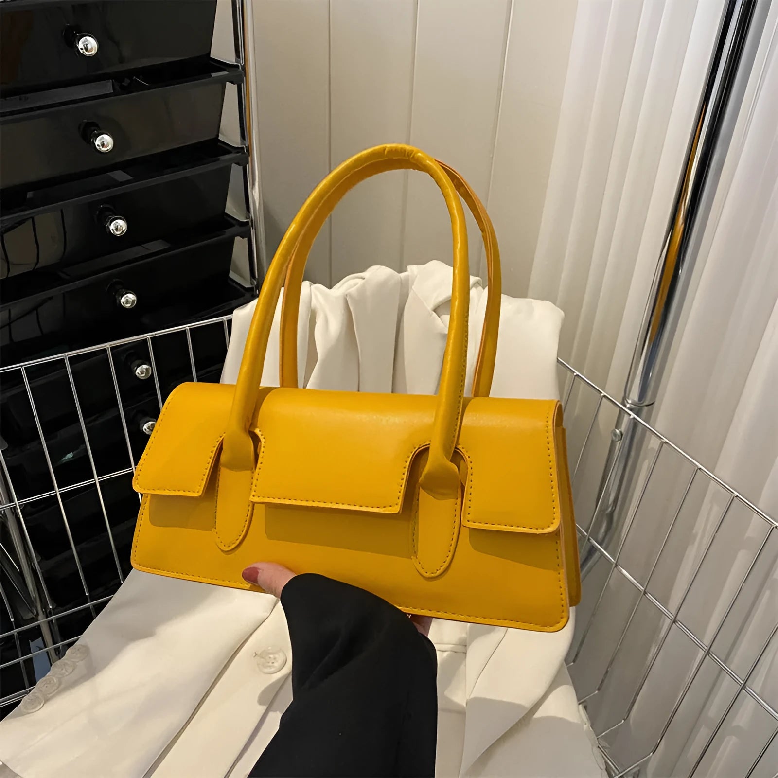 Women's retro square shoulder bag in PU leather with single strap and stitching details