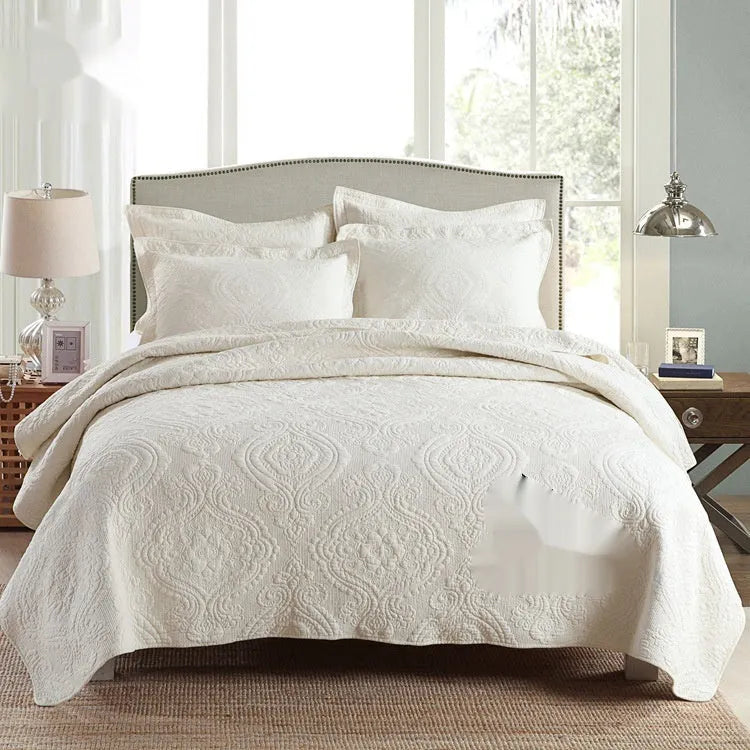 Pure cotton reversible bedspread bedding set with embroidery detailing in beige and yellow Damascus pattern