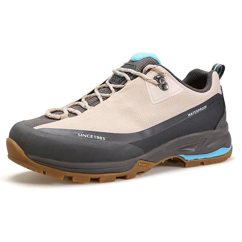 Men's low-top mountain climbing hiking boots with rubber outsole and lace-up front
