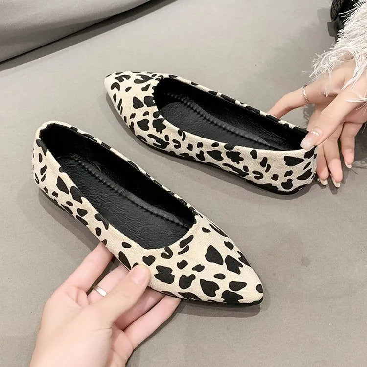 Women's leopard print flat pumps with pointed toe design and low 1-3cm heel