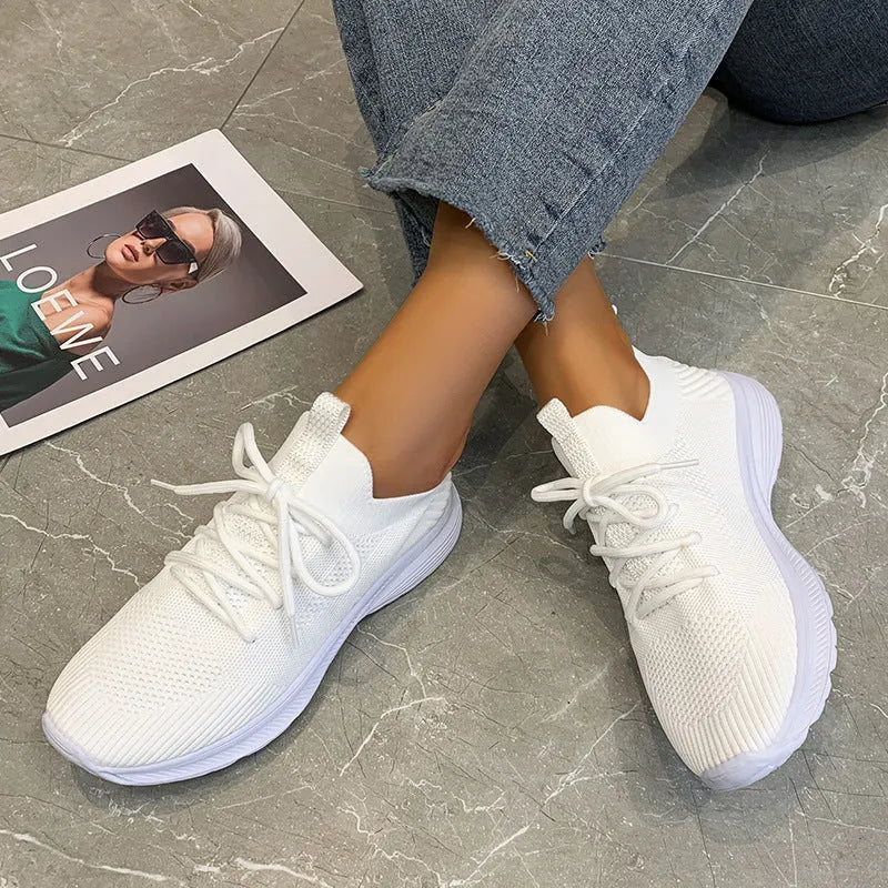 Women's mesh running shoes in Creamy White with Flyknit upper and low-top design
