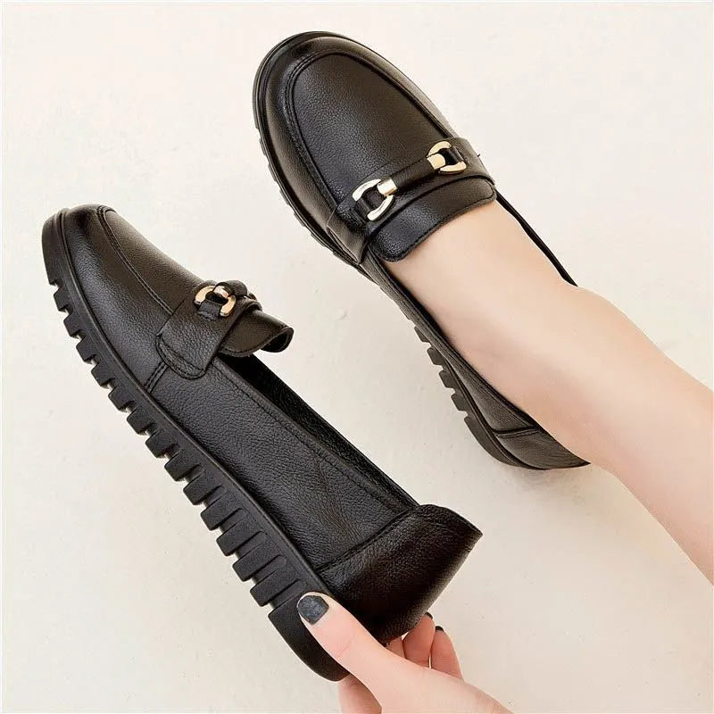 Black women's casual leather pumps with a round toe and soft rubber sole.