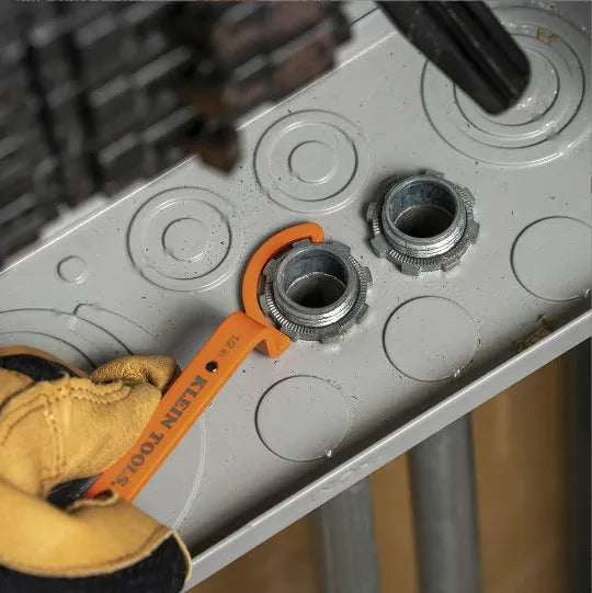 H251 specification three-piece wrench set showing orange, grey and black crescent, magnetic suction and catheter locking tools