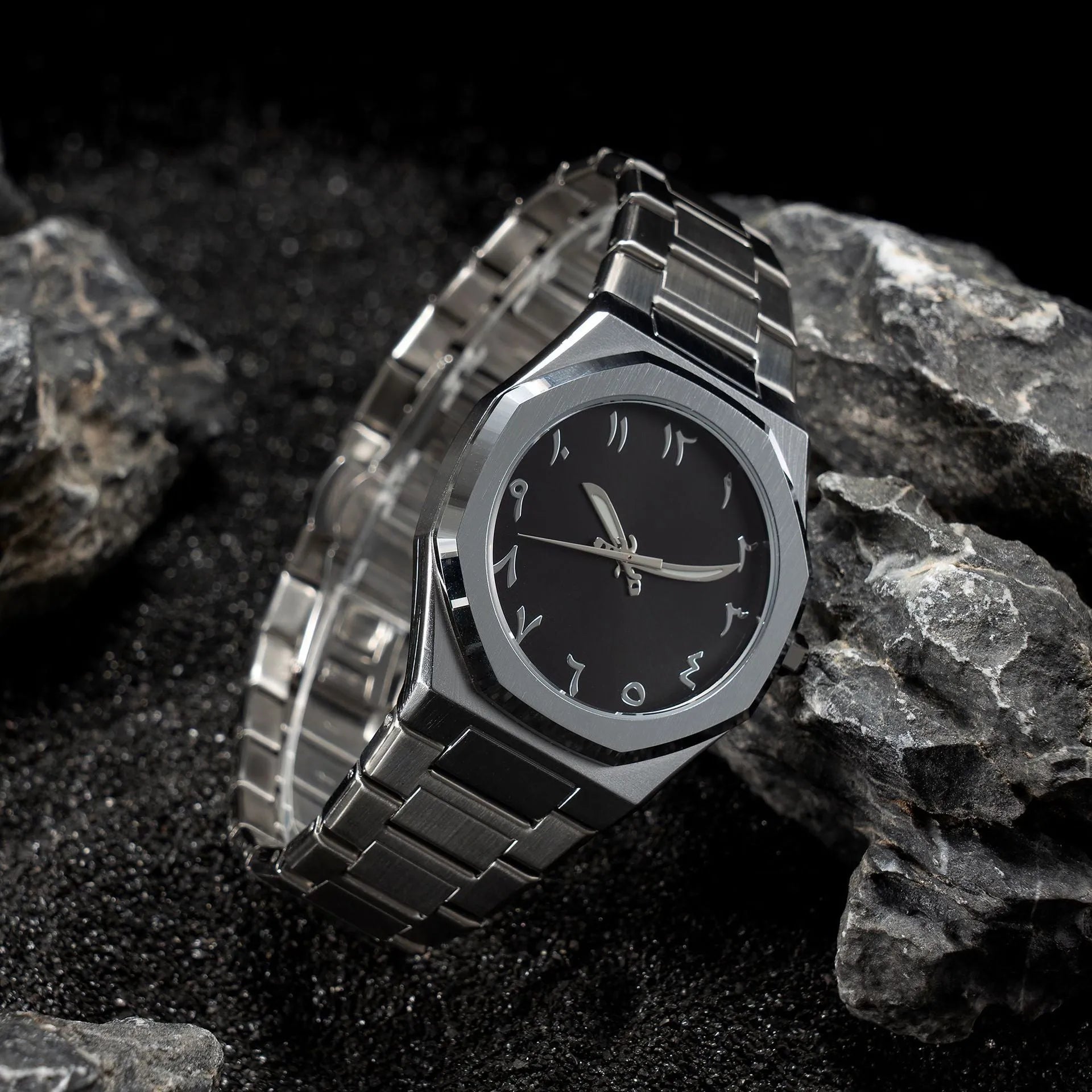 Men's business casual quartz watch with stainless steel band showing 10mm thickness