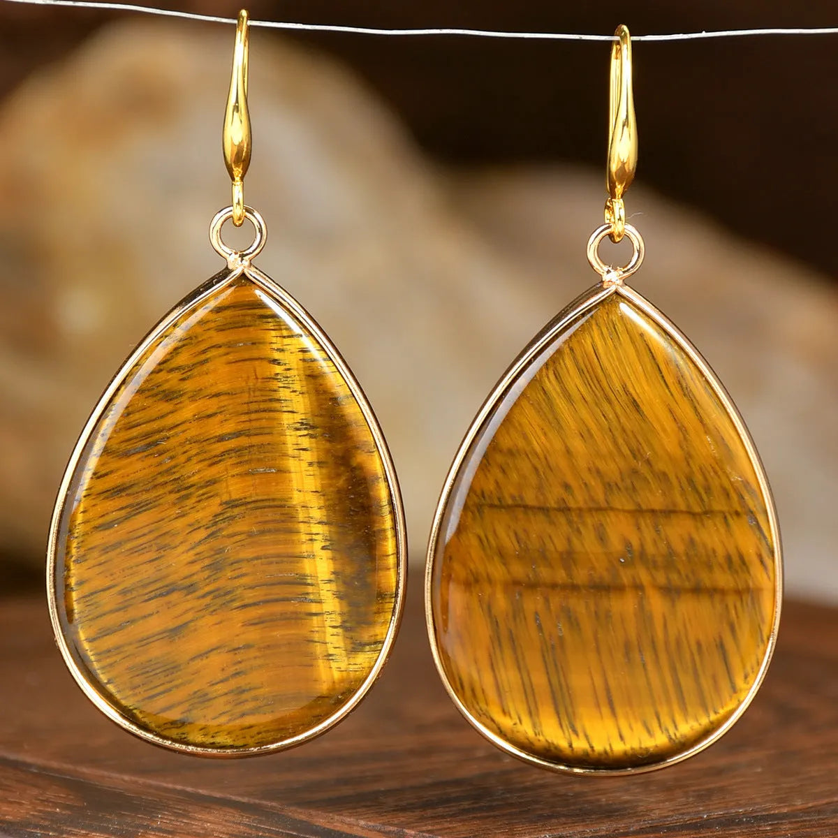 Women's water drop pendant earrings with natural stone in retro high-profile design