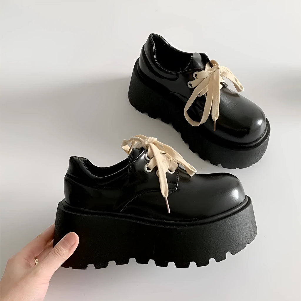 Black women's retro chunky lace-up shoes with round toe and thick 6-8cm heel.