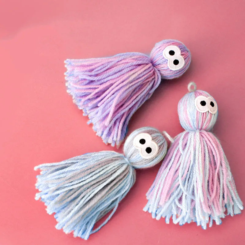 Bite-resistant wool ball cat toy with hanging loop in blue-grey colour option for teething relief