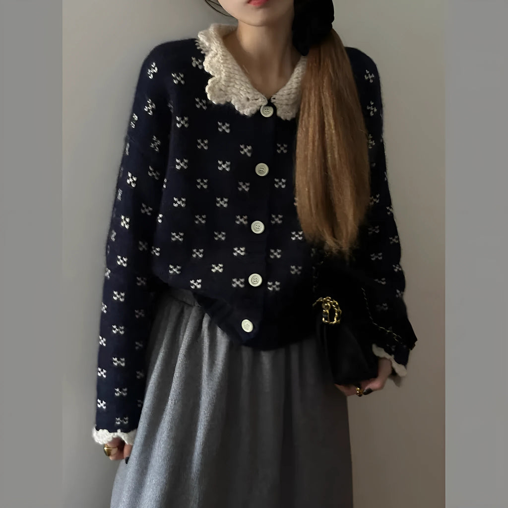 Women's Peter Pan collar knitted cardigan in polyester with button front fastening