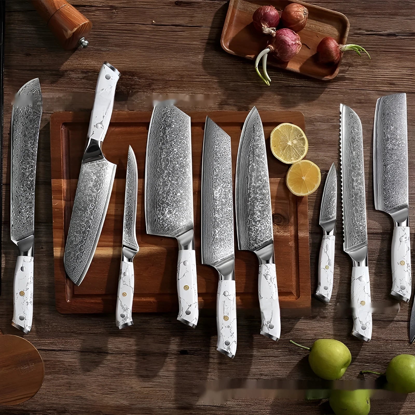 Damascus pattern VG10 steel chef knife with 21cm blade and 11cm handle