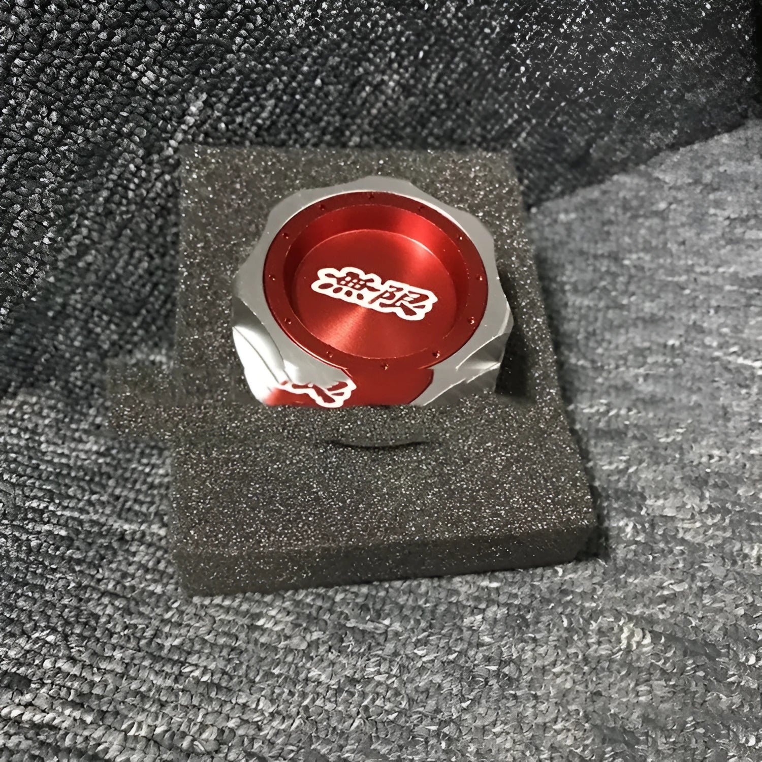 Aluminium alloy oil filter cap in six colour choices for Honda vehicles.