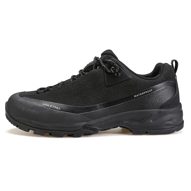 Men's low-top mountain climbing hiking boots with rubber outsole and lace-up front