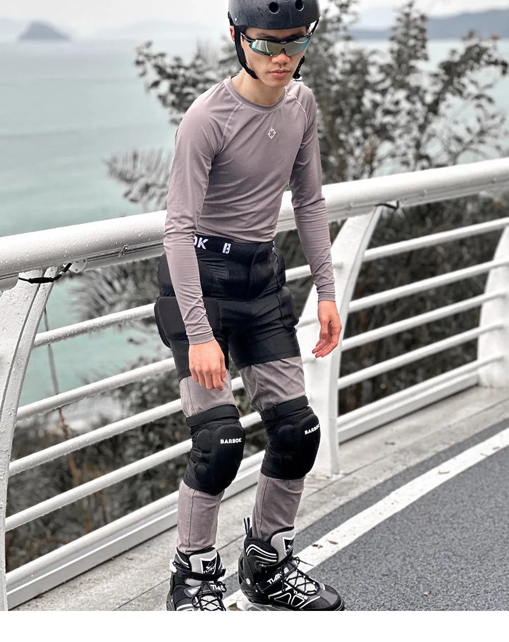 Black spandex hip protection pants with NBR foam padding for roller skating and skateboarding safety