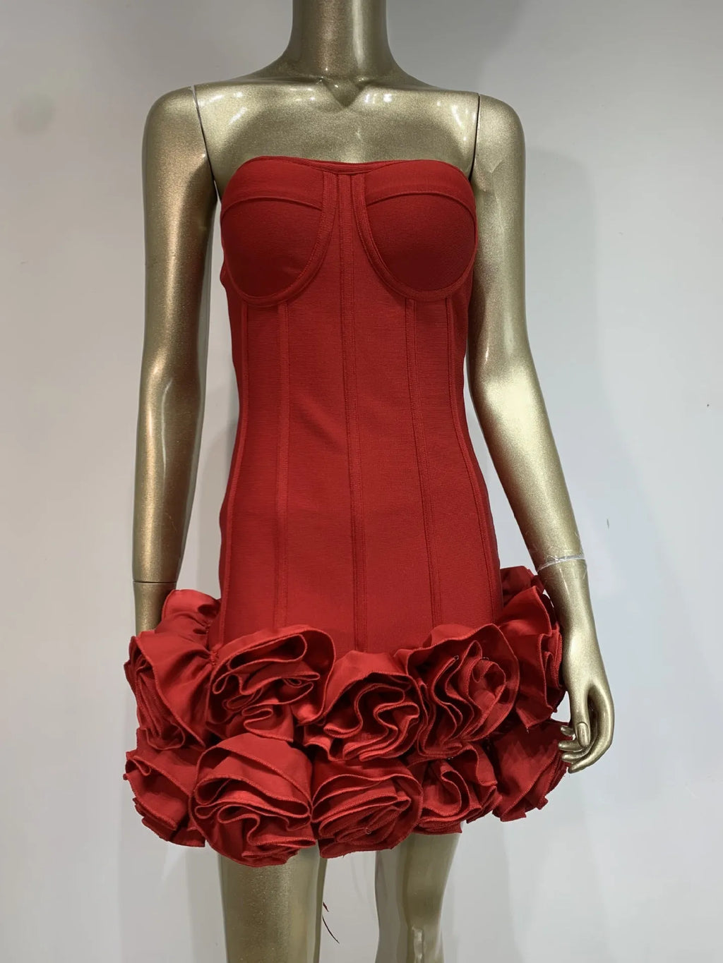 Women's urban style solid colour dress with mid waist design in polyester fabric