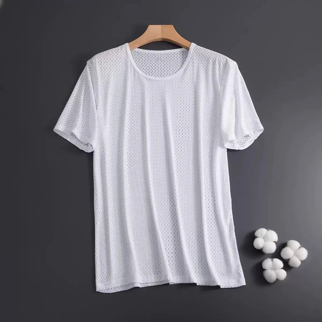 Man wearing ice silk short sleeve crew neck t-shirt in solid colour with thin mesh fabric