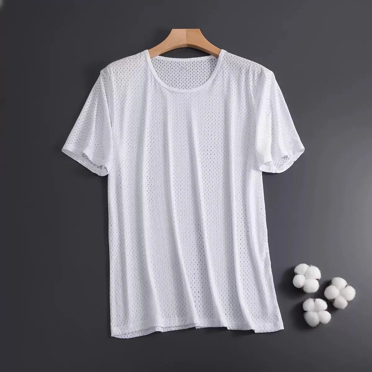 Man wearing ice silk short sleeve crew neck t-shirt in solid colour with thin mesh fabric