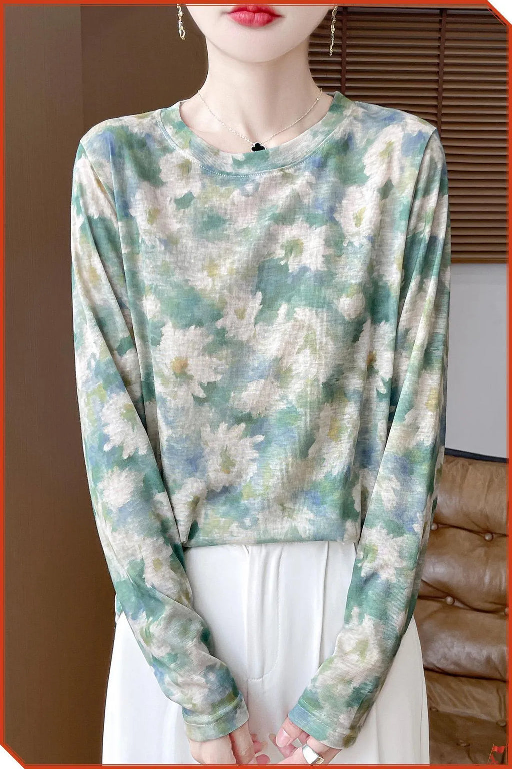Women's round neck pullover top with floral print in Tencel cotton fabric