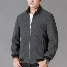 Men's grey polyester fleece autumn jacket with side pockets, shown in a sports-style casual fit.