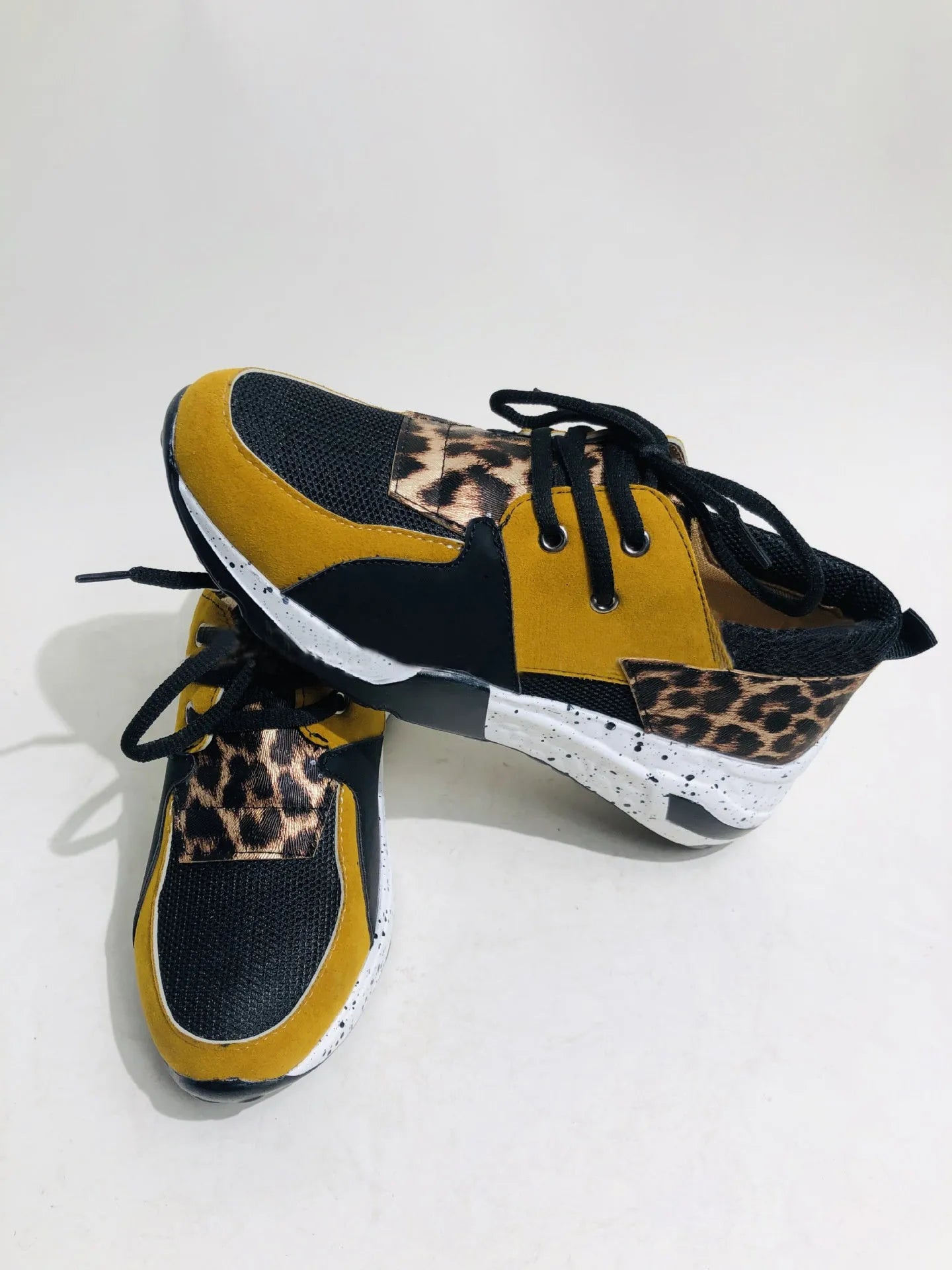 Women's wedge heel suede sneakers in leopard print with round toe and low-cut design