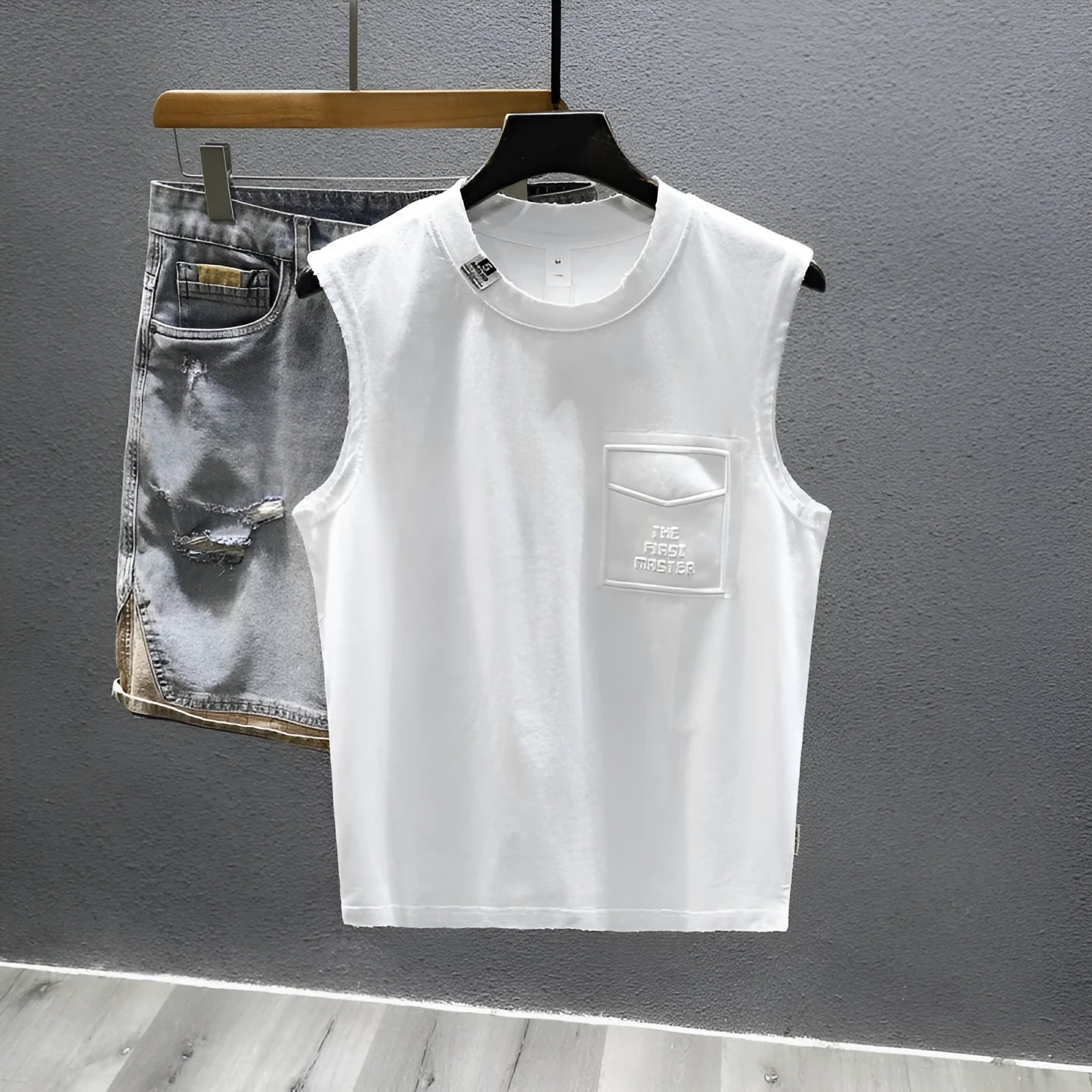 Solid colour cotton sleeveless t-shirt with straight hem in loose fit