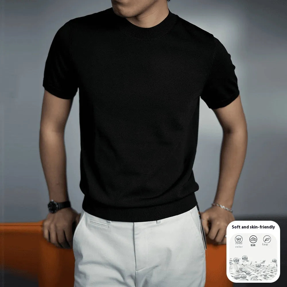 Men's solid colour knitted T-shirt with round neck and short sleeves on a grey background.